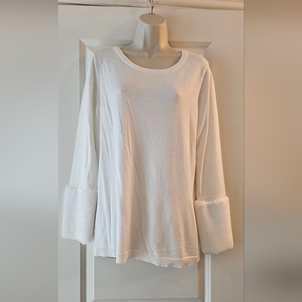 NWT Ashley Stewart White Shirt with fur cuff (size 14/16)